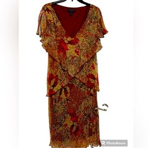 Signature by Robbie Bee   100% silk  vintage beautifully tiered dress